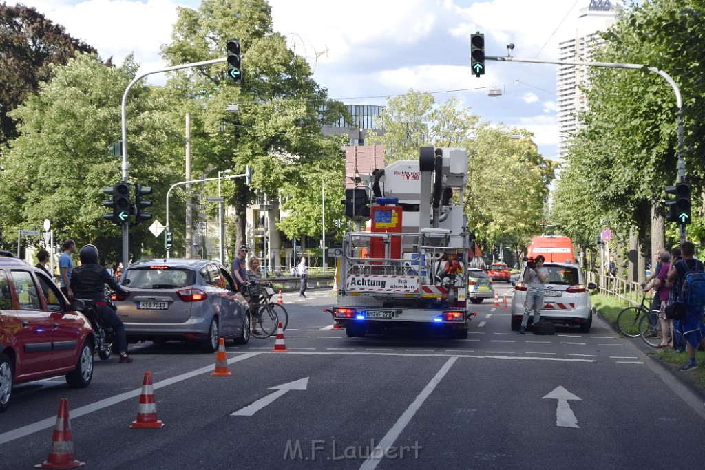 Koelner Seilbahn Gondel blieb haengen Koeln Linksrheinisch P392.JPG - Miklos Laubert